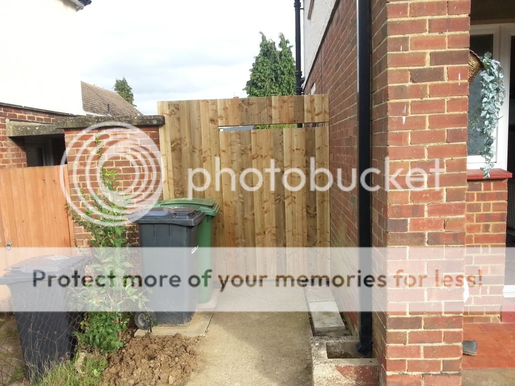 Project Building a Side Gate www.ultimatehandyman.co.uk